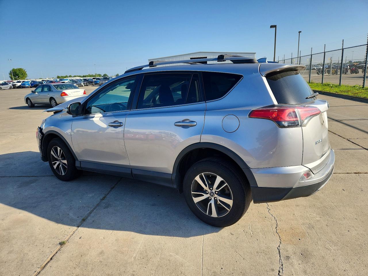 2017 TOYOTA RAV4 XLE photo 2