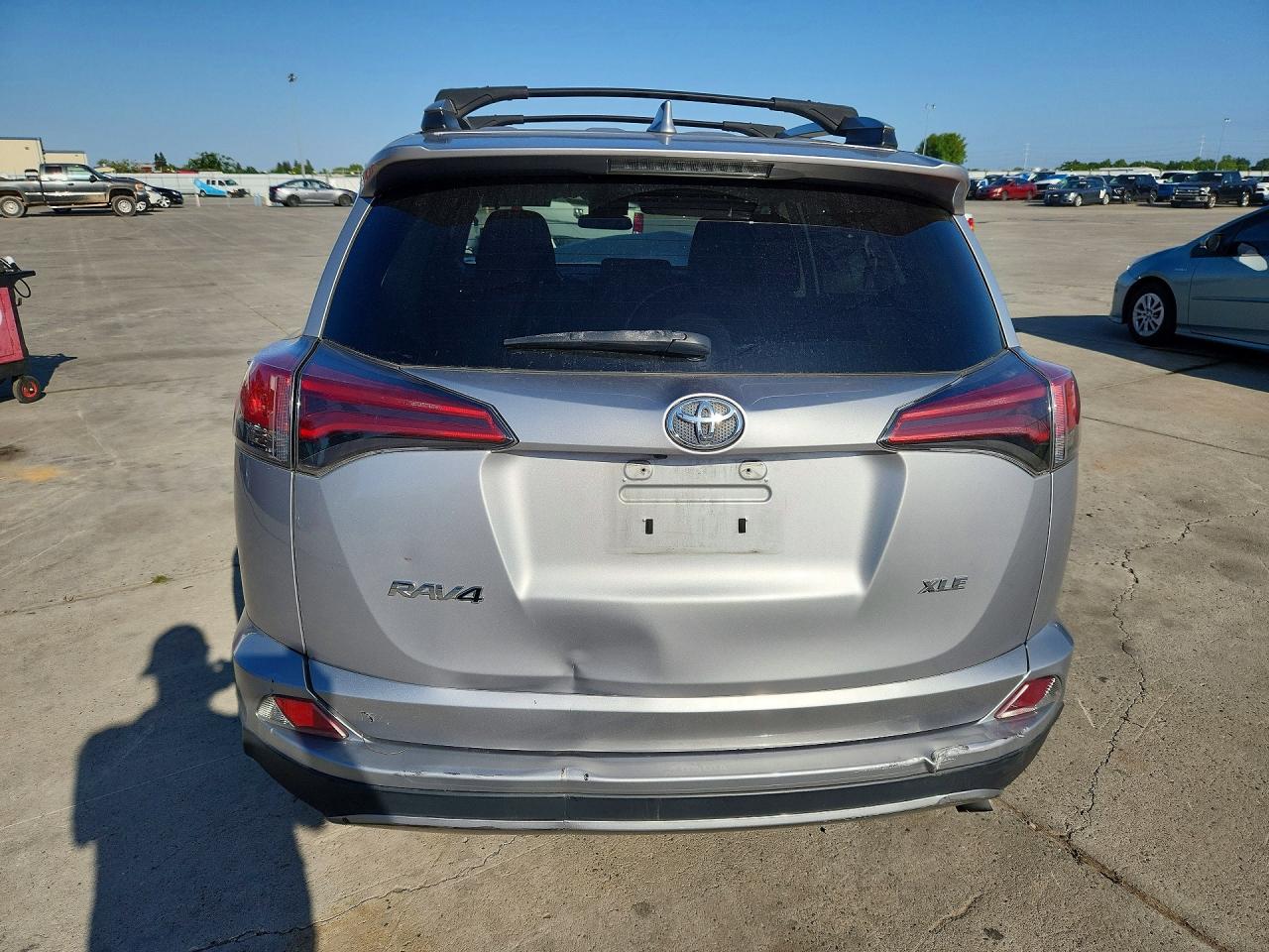 2017 TOYOTA RAV4 XLE photo 6