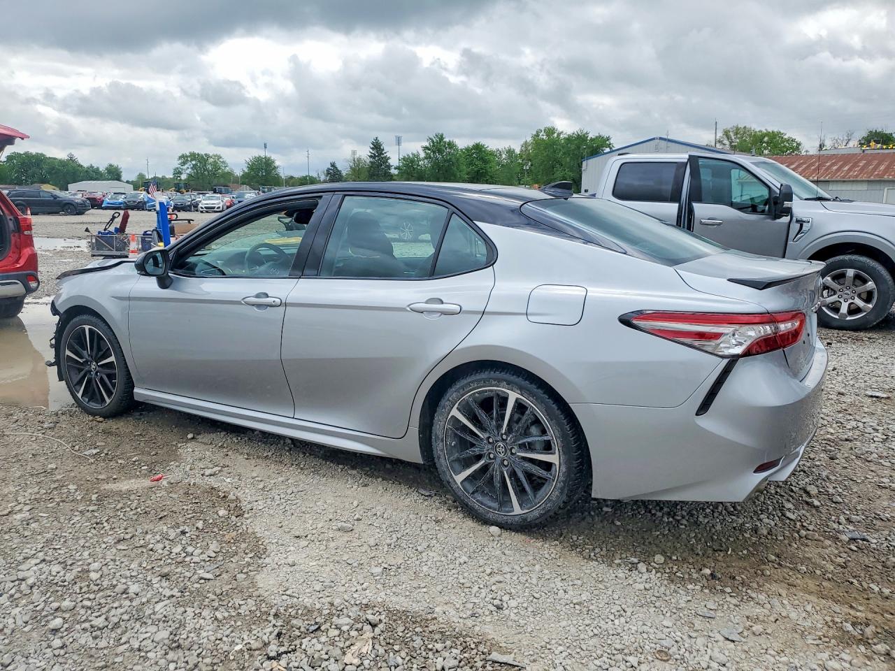 2019 TOYOTA CAMRY XSE V6 photo 2