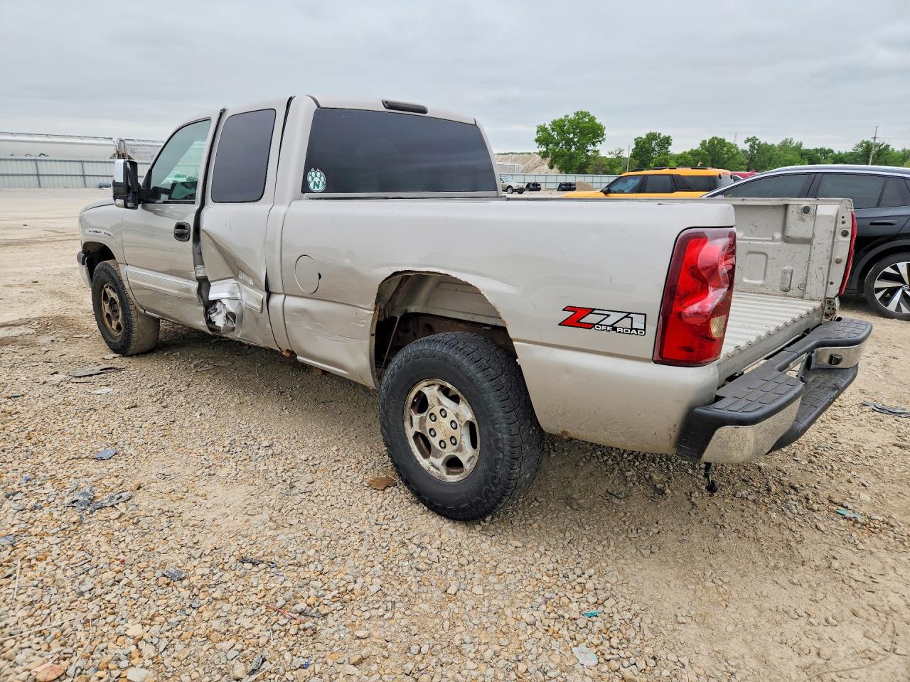 2004 CHEVROLET SILVERADO K1500 photo 4