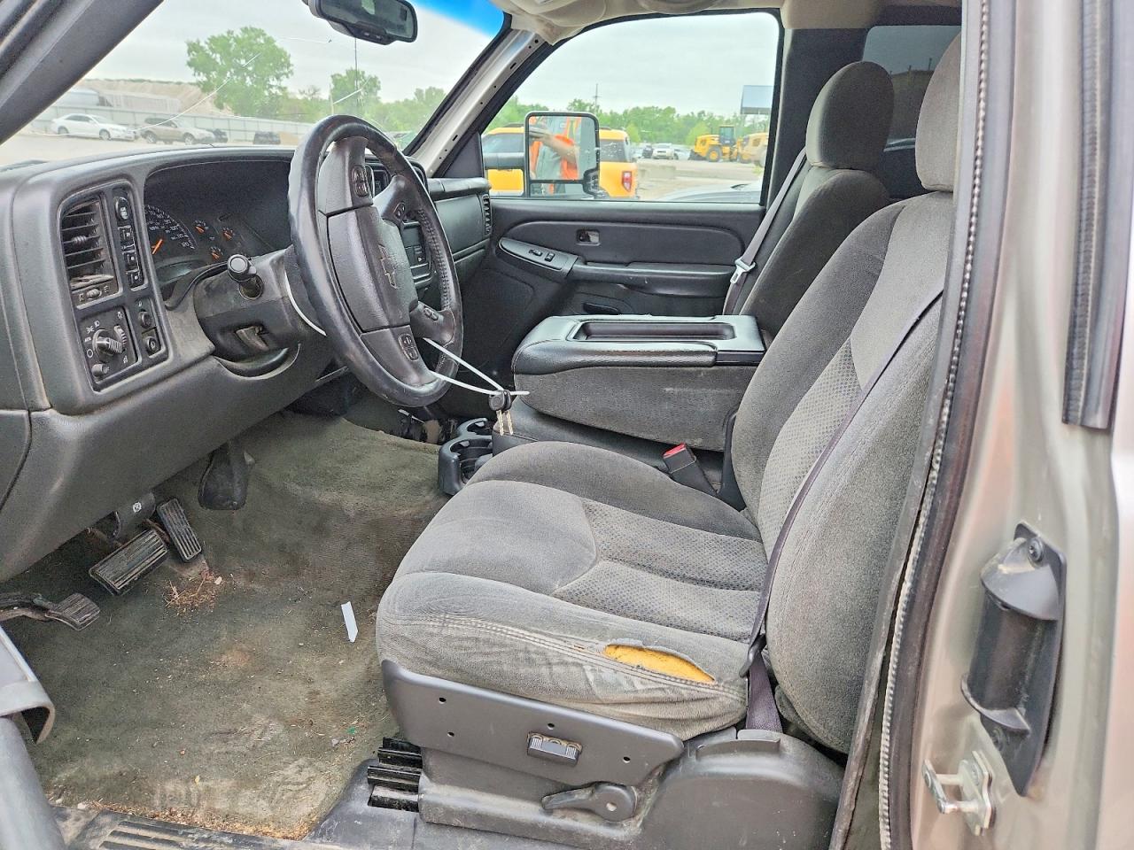 2004 CHEVROLET SILVERADO K1500 photo 19