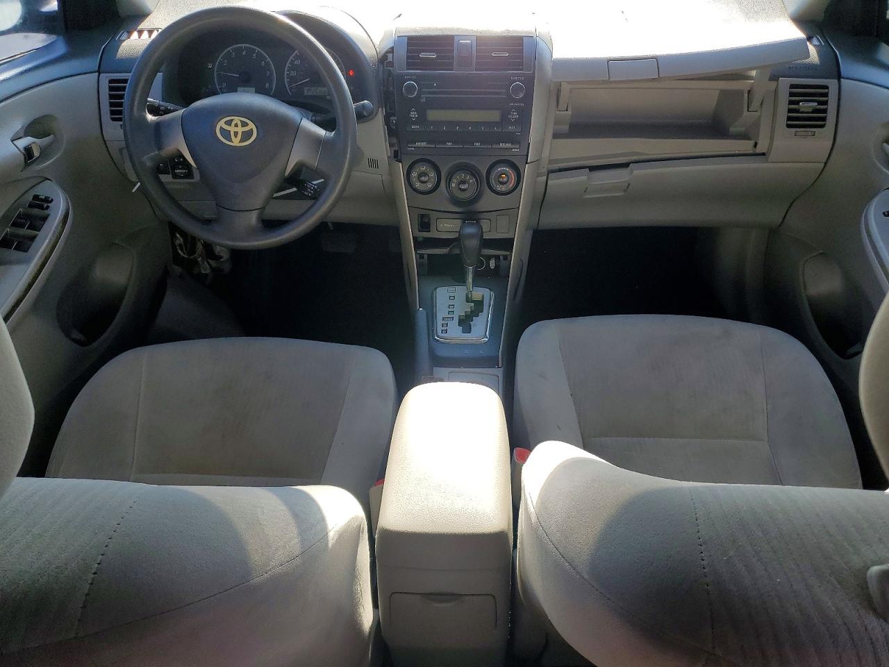 2010 TOYOTA COROLLA LE photo 15