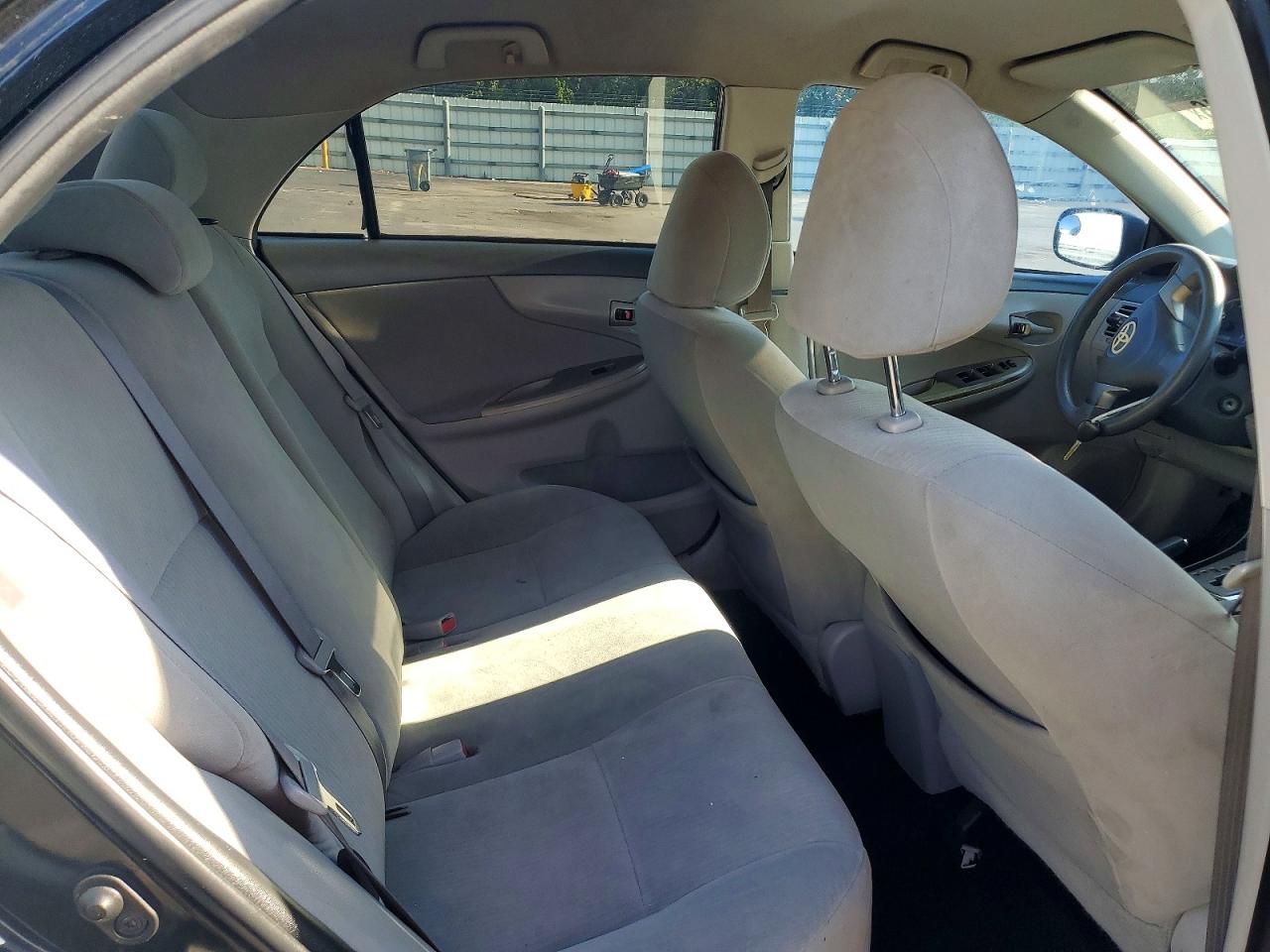 2010 TOYOTA COROLLA LE photo 19