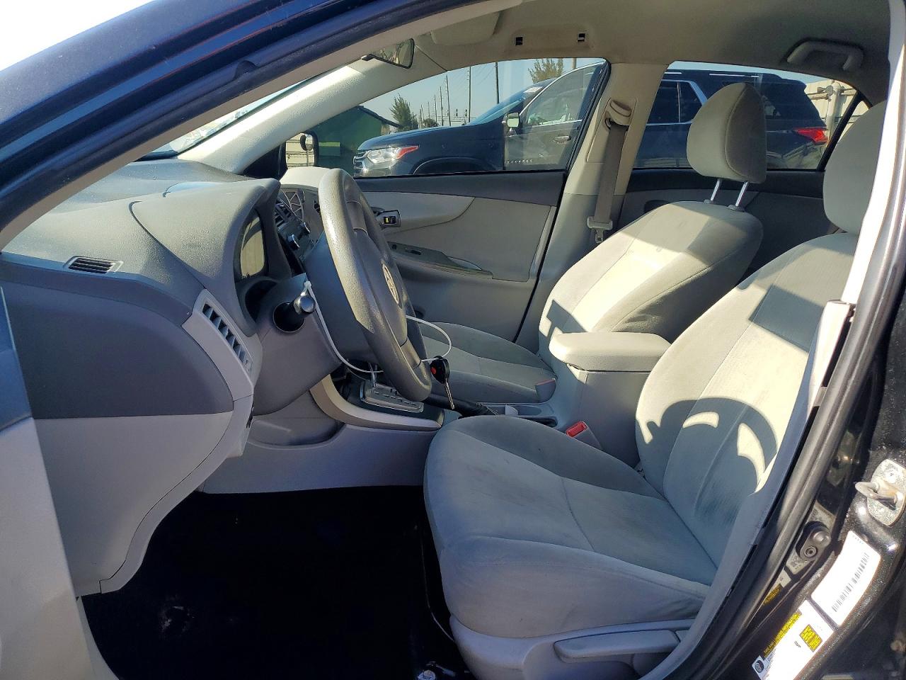 2010 TOYOTA COROLLA LE photo 13