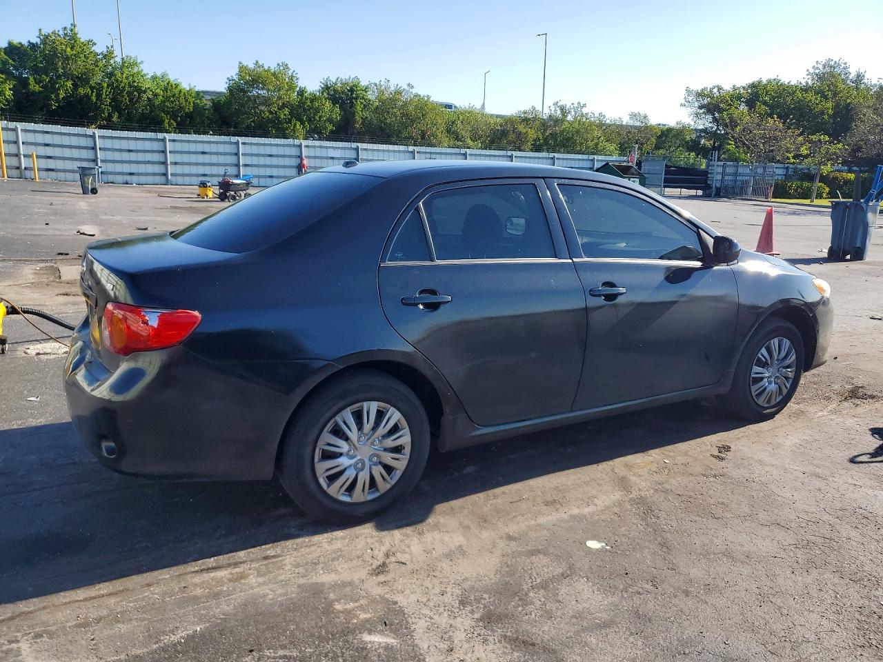 2010 TOYOTA COROLLA LE photo 5