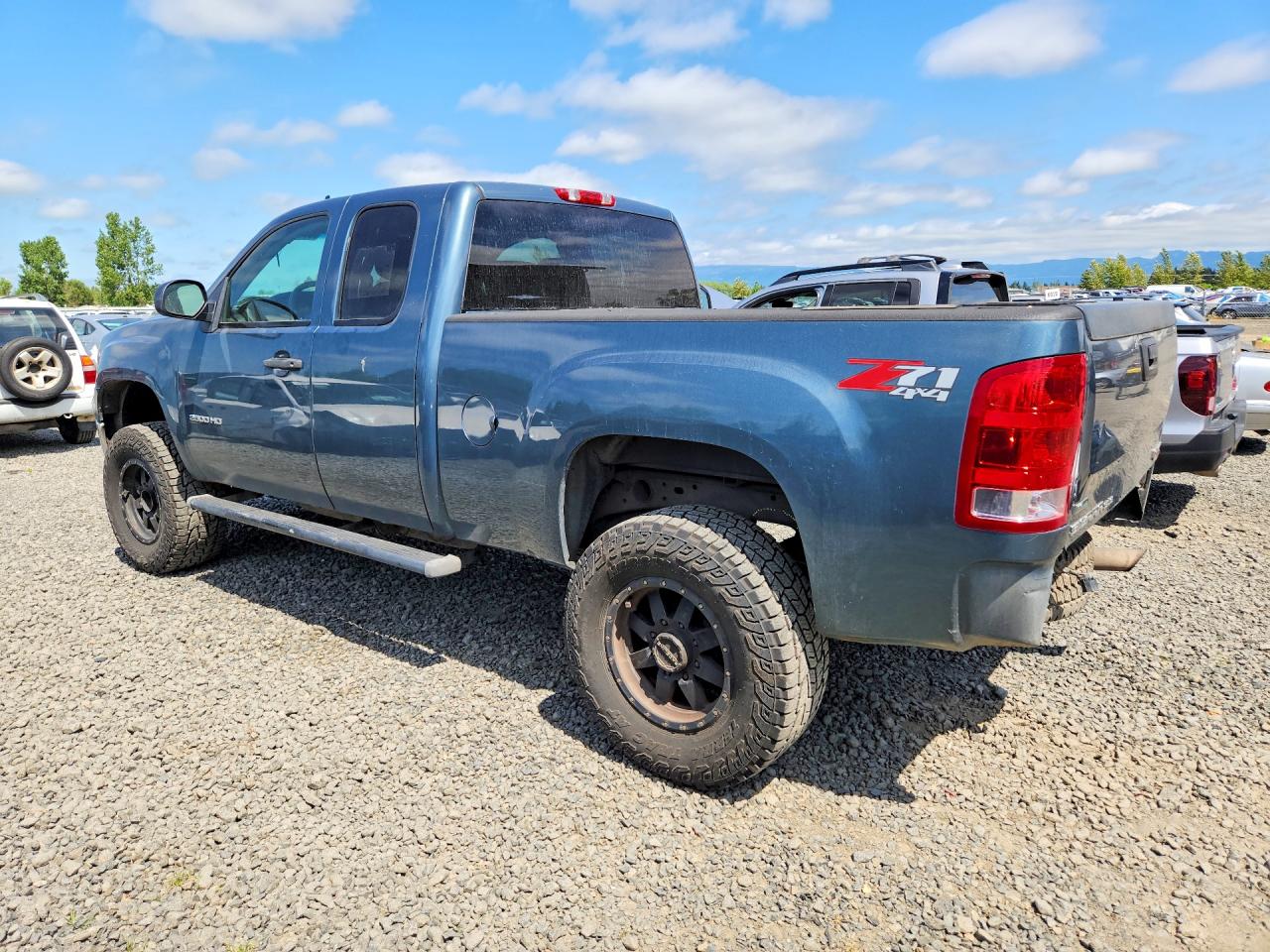 2012 GMC SIERRA K2500 SLE photo 3