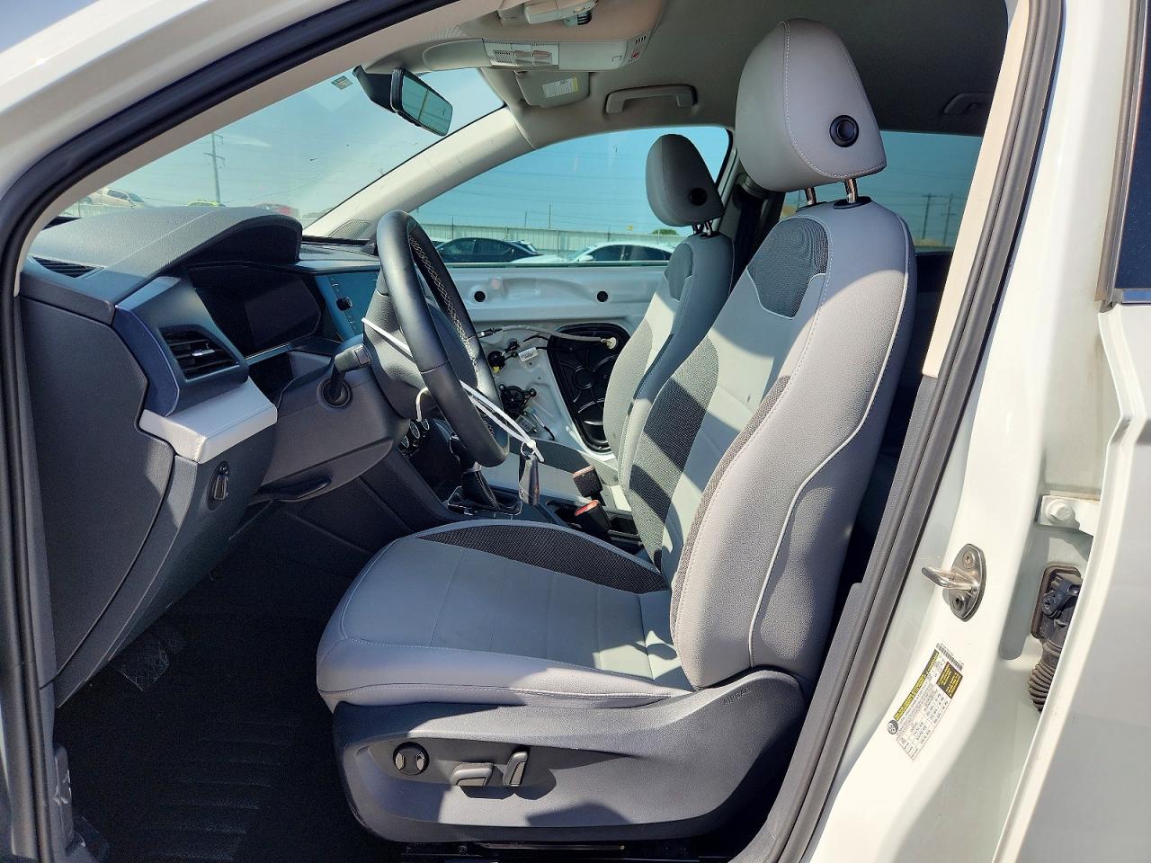 2024 VOLKSWAGEN TAOS SE photo 13