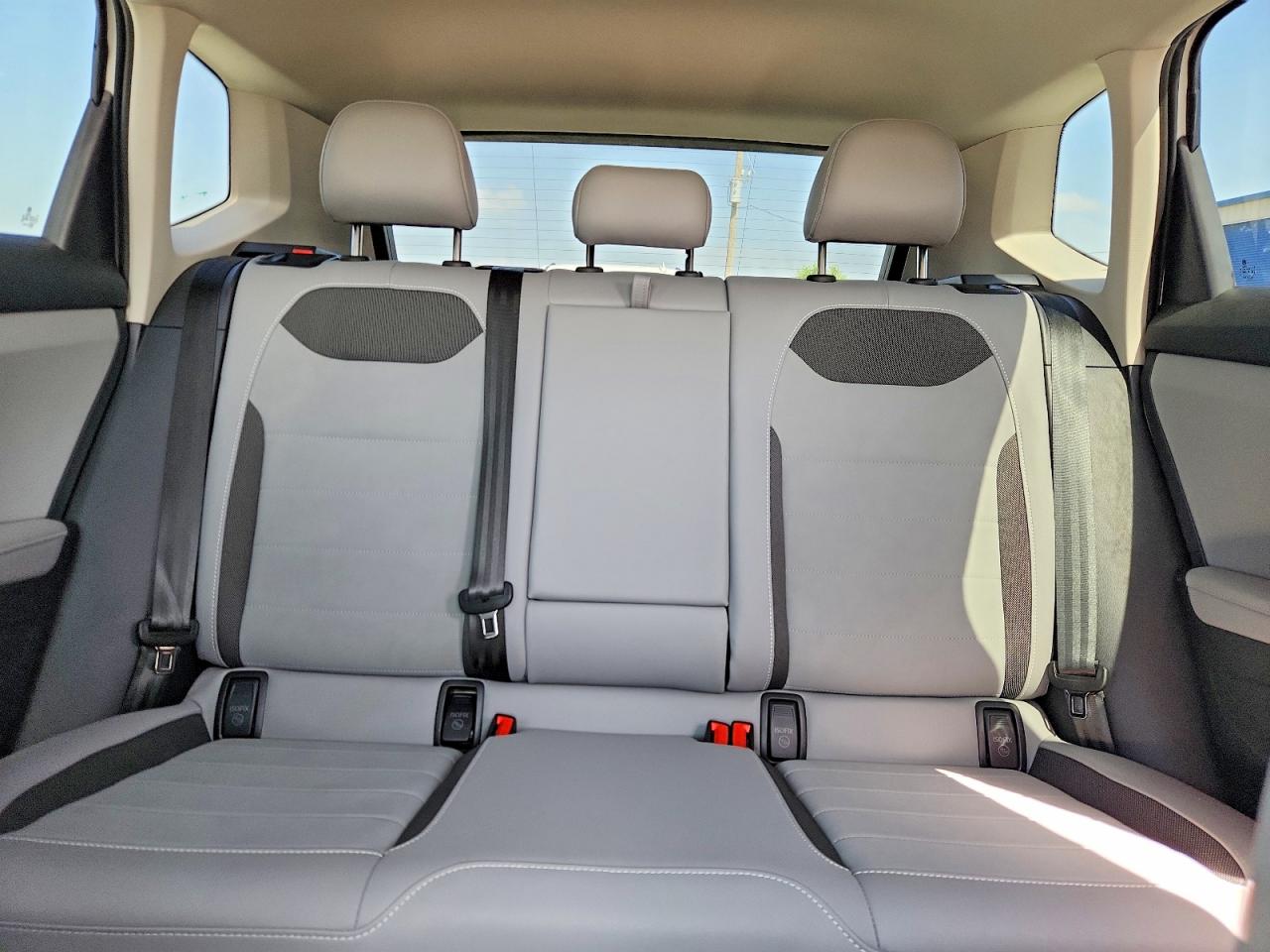 2024 VOLKSWAGEN TAOS SE photo 19