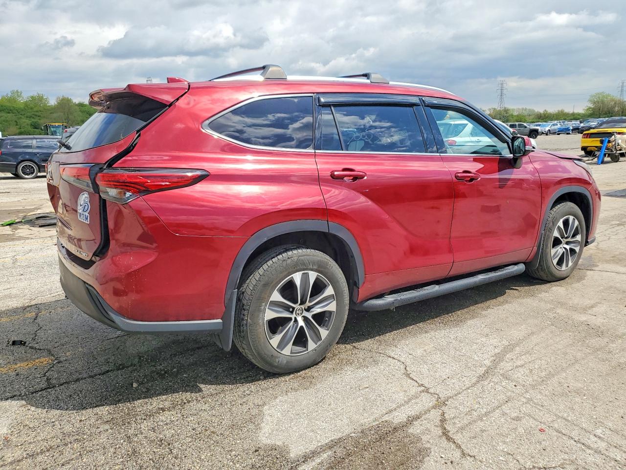 2021 TOYOTA HIGHLANDER XLE photo 5