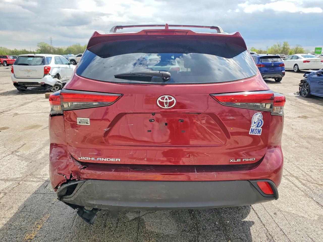 2021 TOYOTA HIGHLANDER XLE photo 11