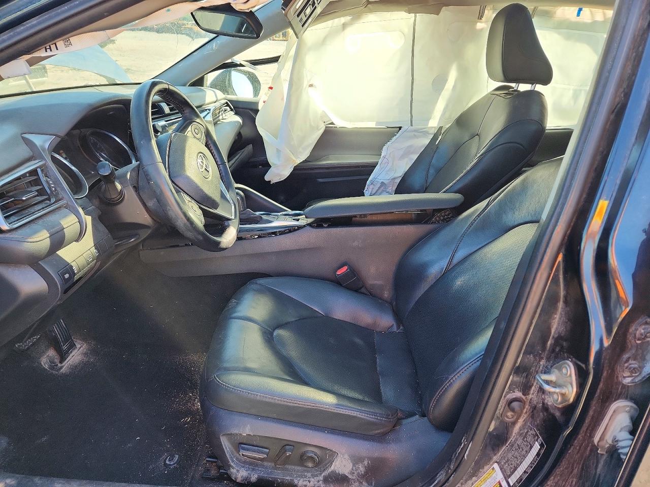 2020 TOYOTA CAMRY XLE photo 13