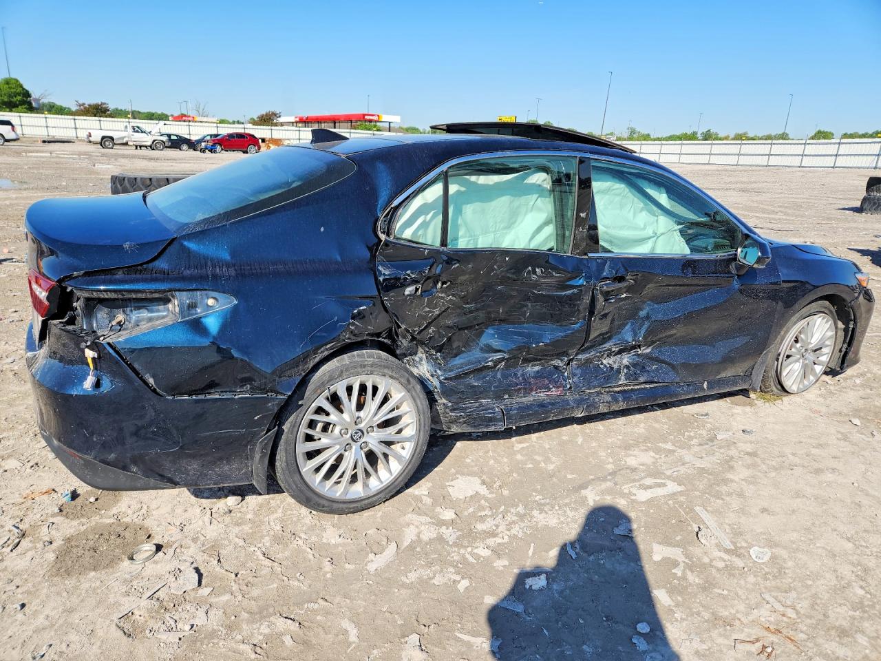 2020 TOYOTA CAMRY XLE photo 5