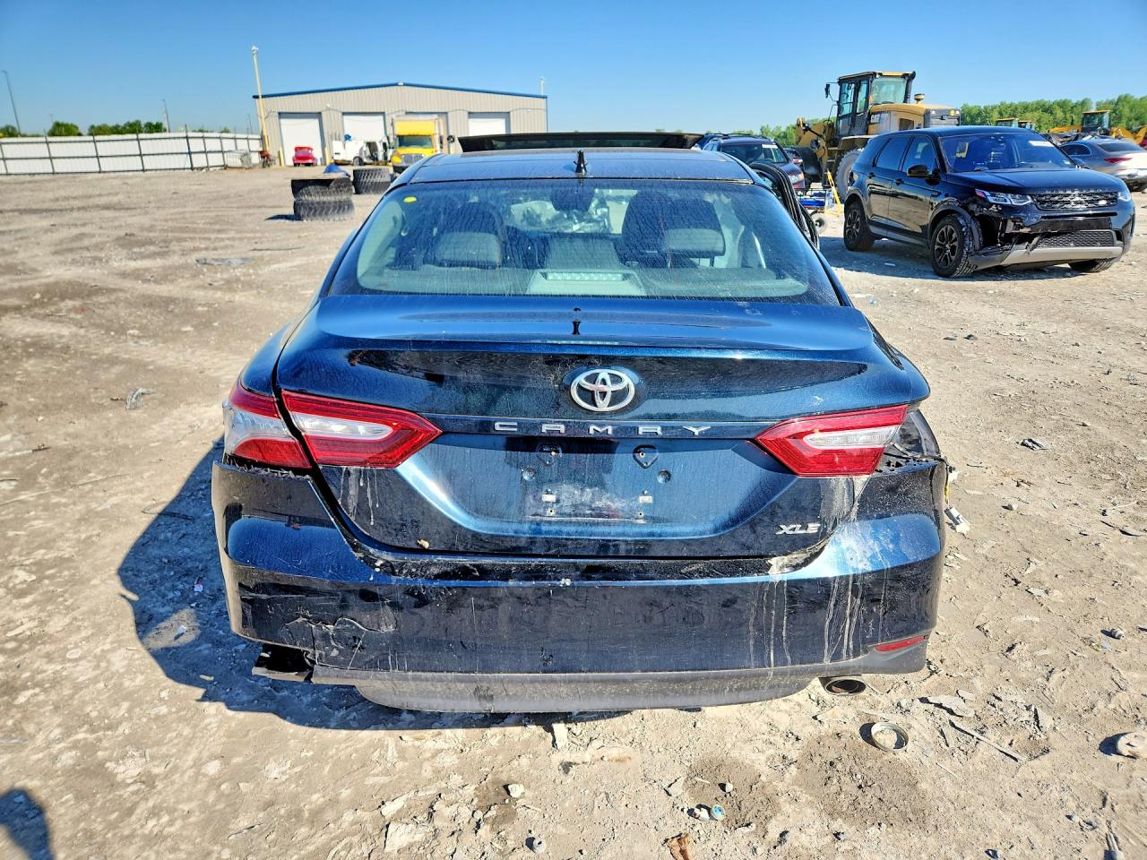 2020 TOYOTA CAMRY XLE photo 11