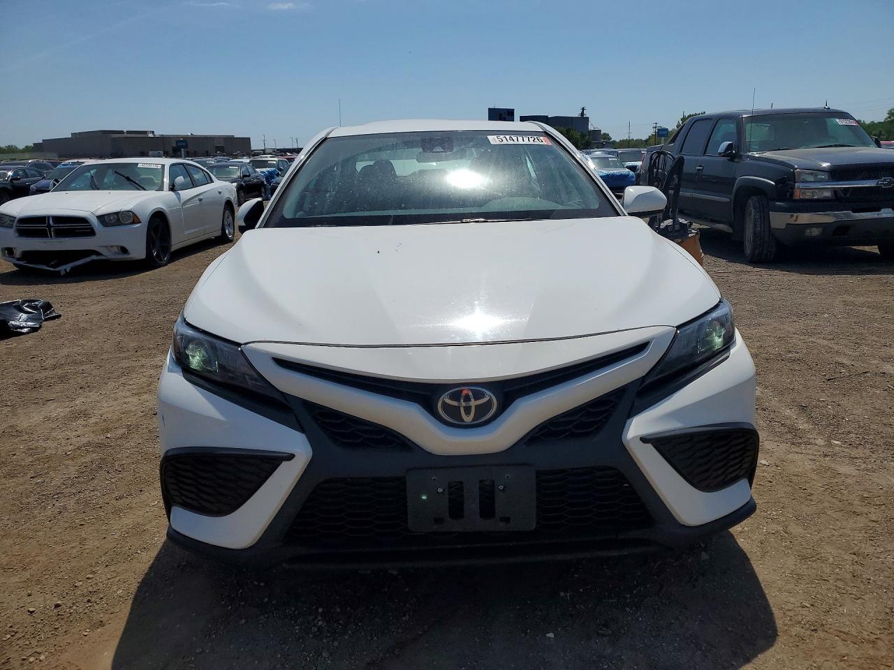 2021 TOYOTA CAMRY SE photo 13