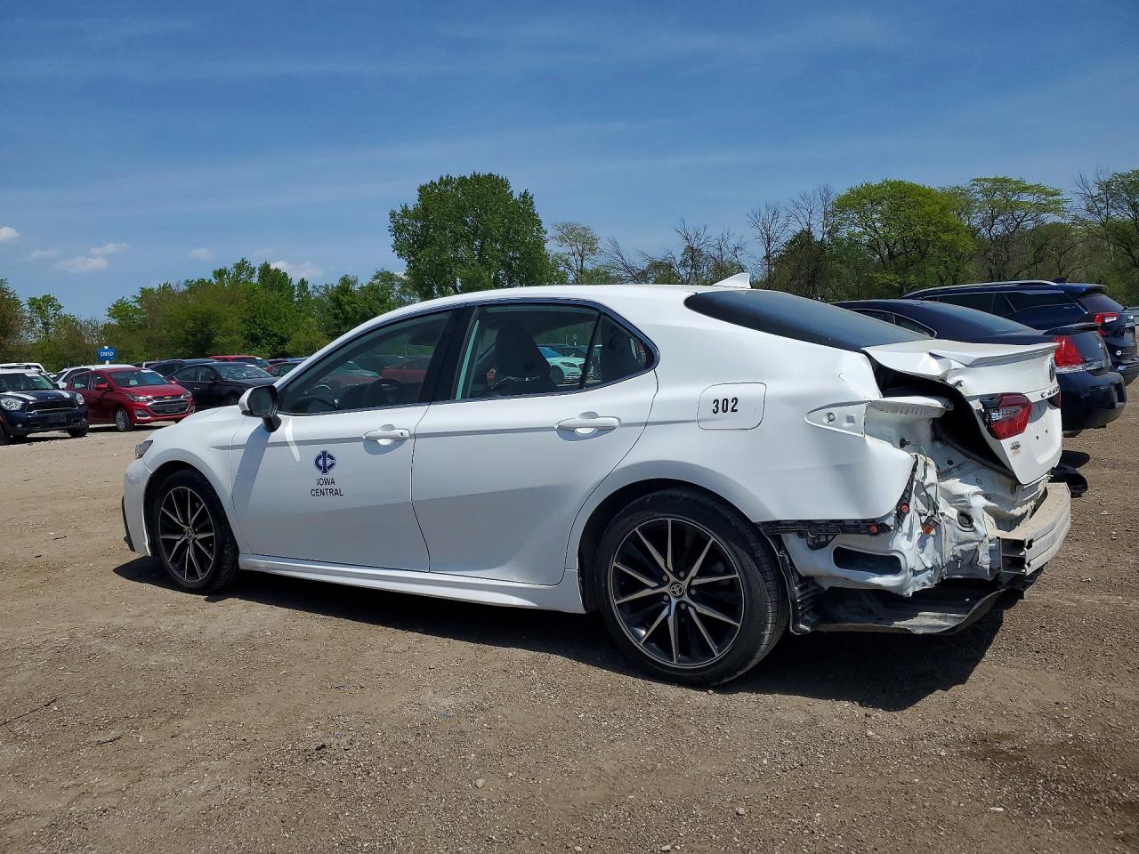 2021 TOYOTA CAMRY SE photo 4