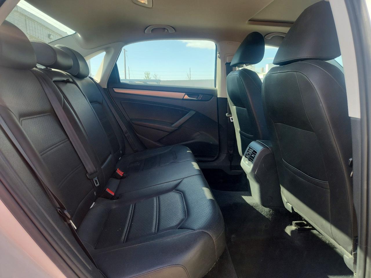2014 VOLKSWAGEN PASSAT SE photo 28
