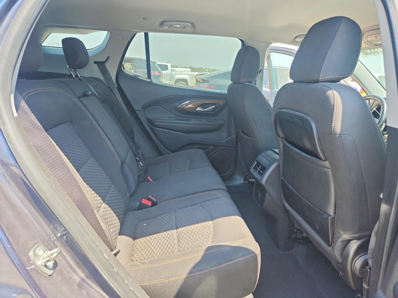 2018 GMC TERRAIN photo 31