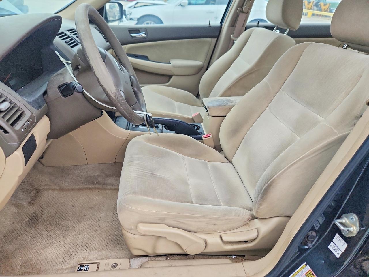 2004 HONDA ACCORD LX photo 19