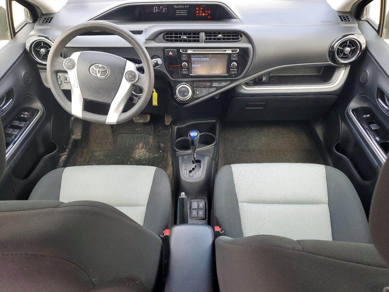 2015 TOYOTA PRIUS C TWO photo 15