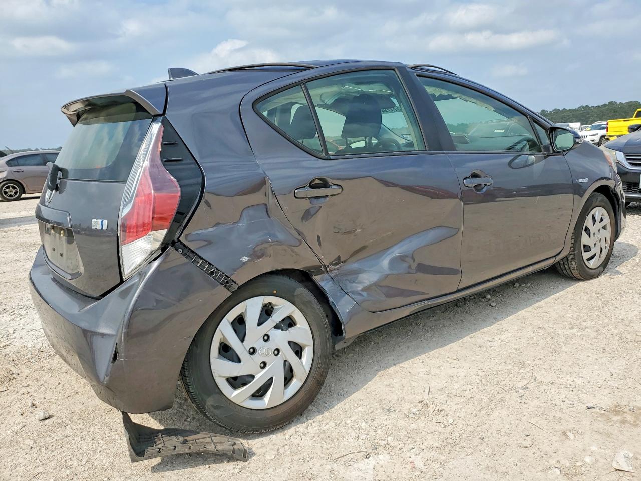 2015 TOYOTA PRIUS C TWO photo 5