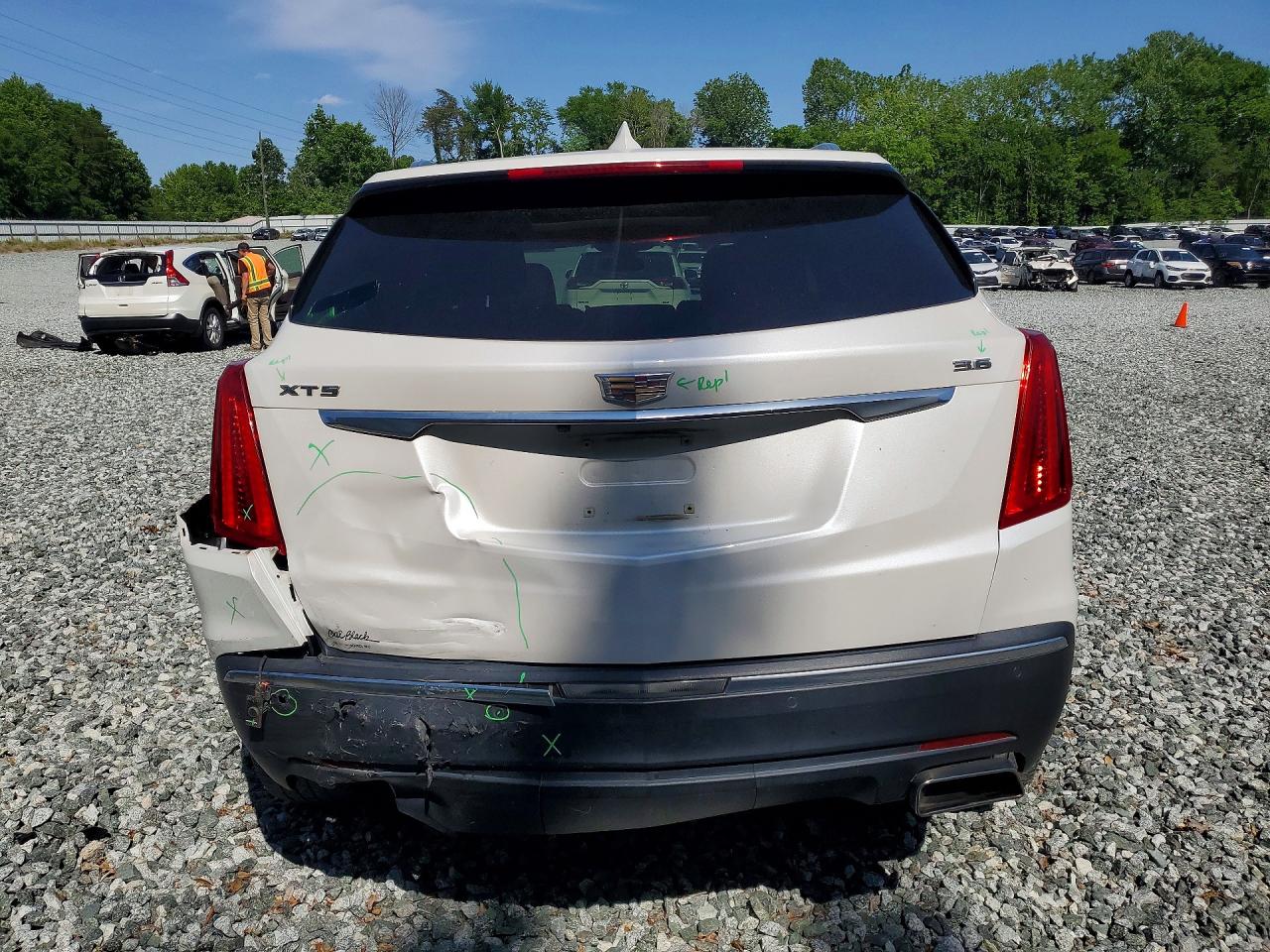 2017 CADILLAC XT5 LUXURY photo 6