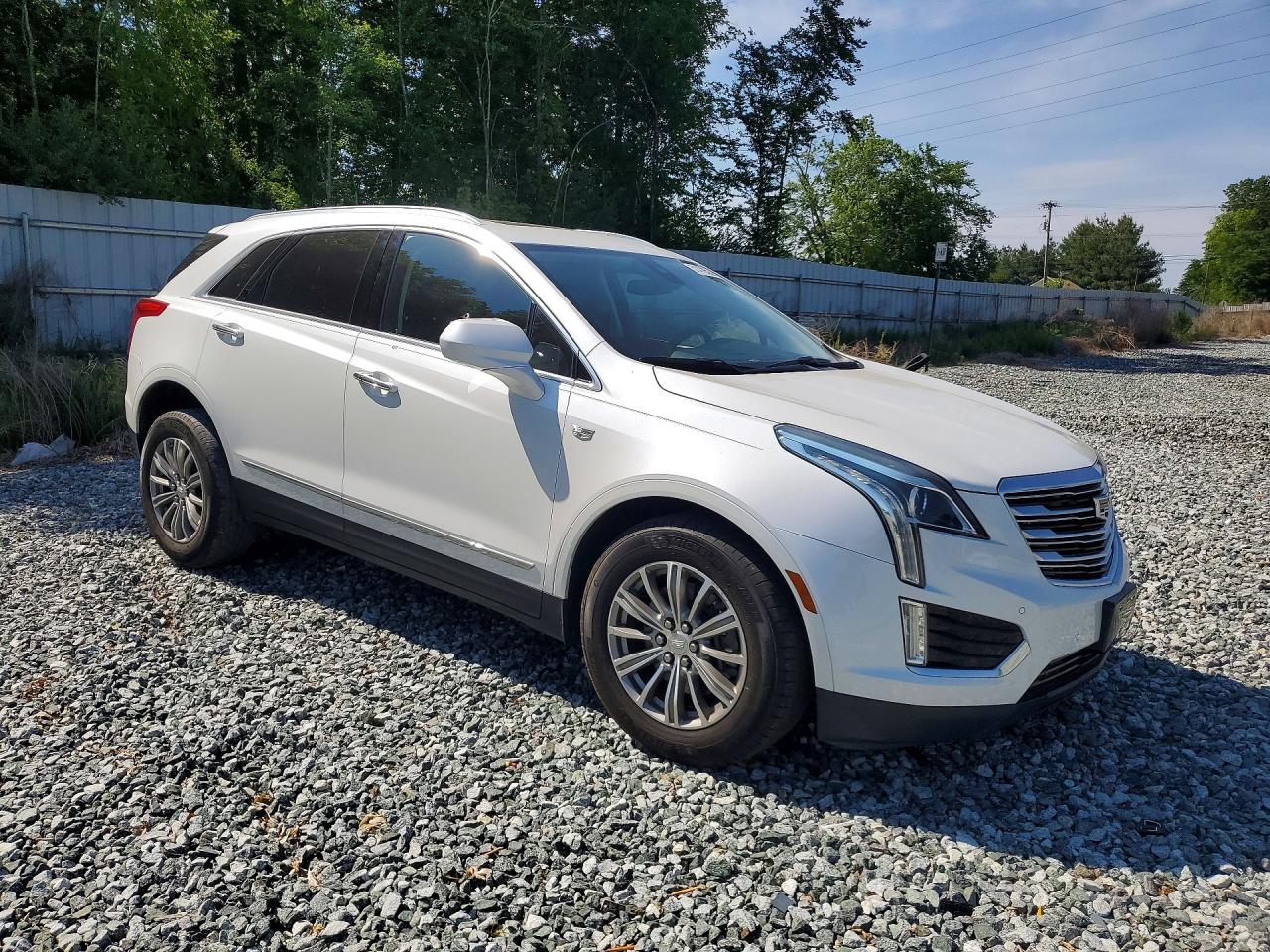 2017 CADILLAC XT5 LUXURY photo 4