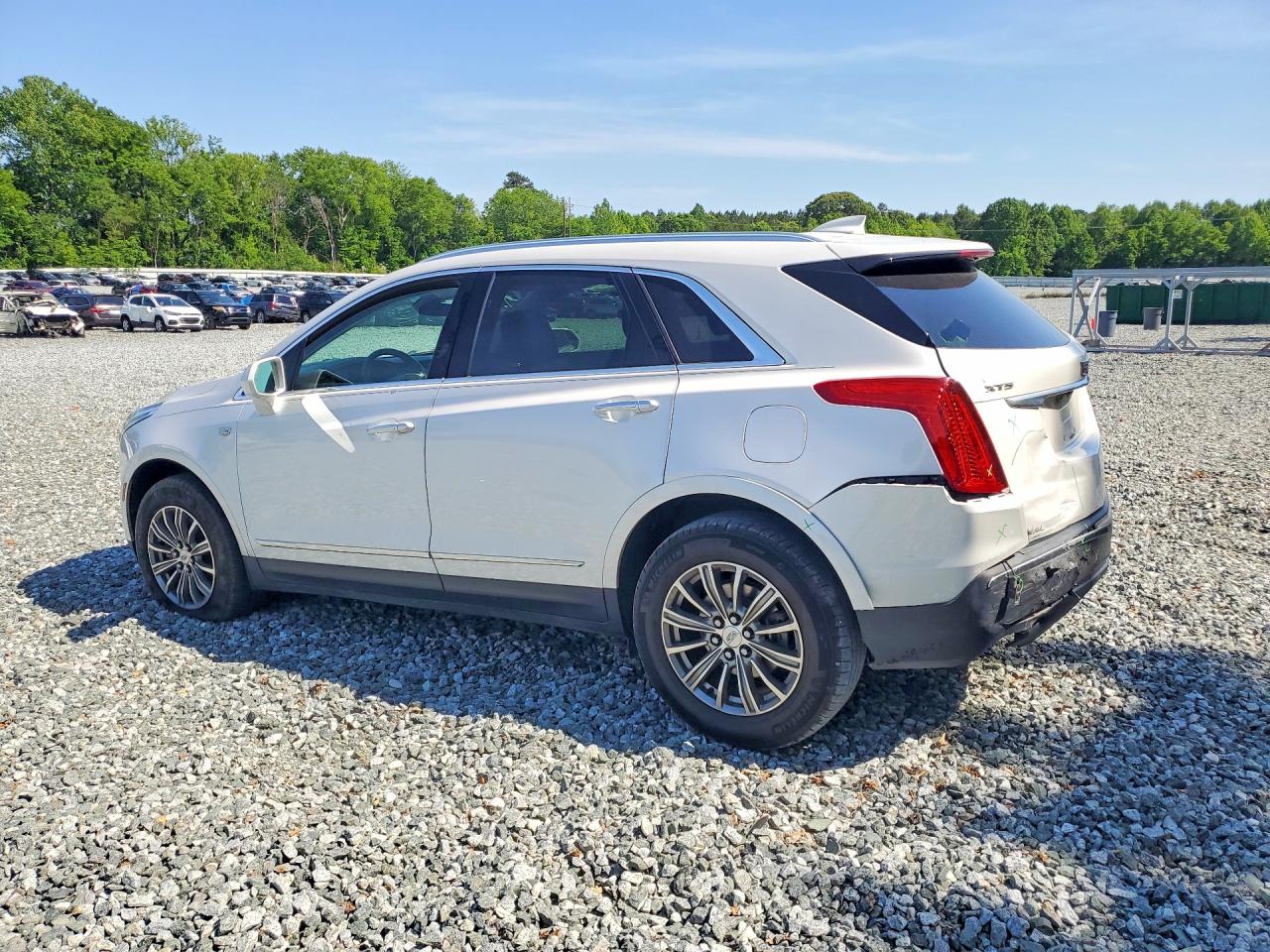 2017 CADILLAC XT5 LUXURY photo 2