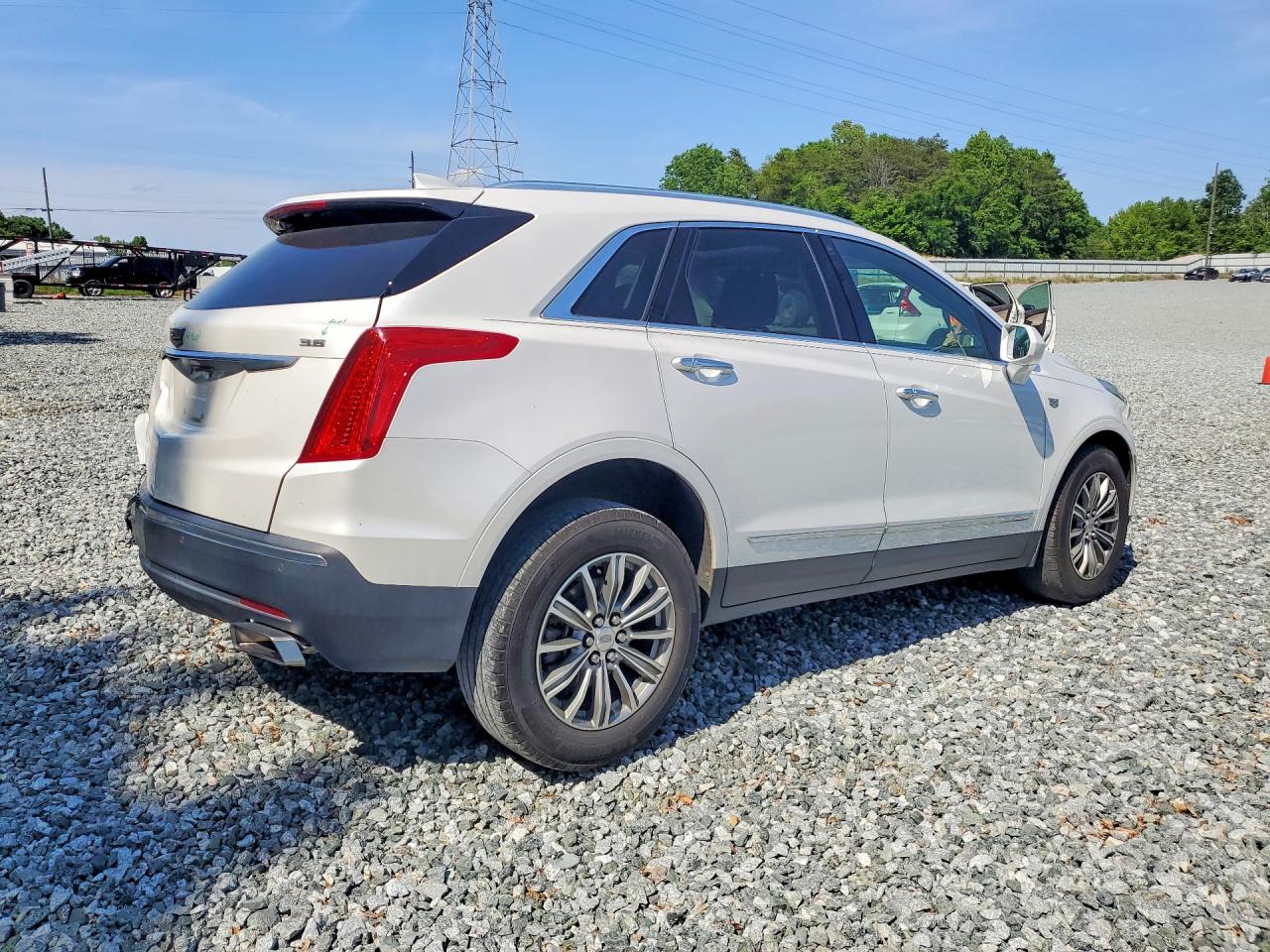 2017 CADILLAC XT5 LUXURY photo 3