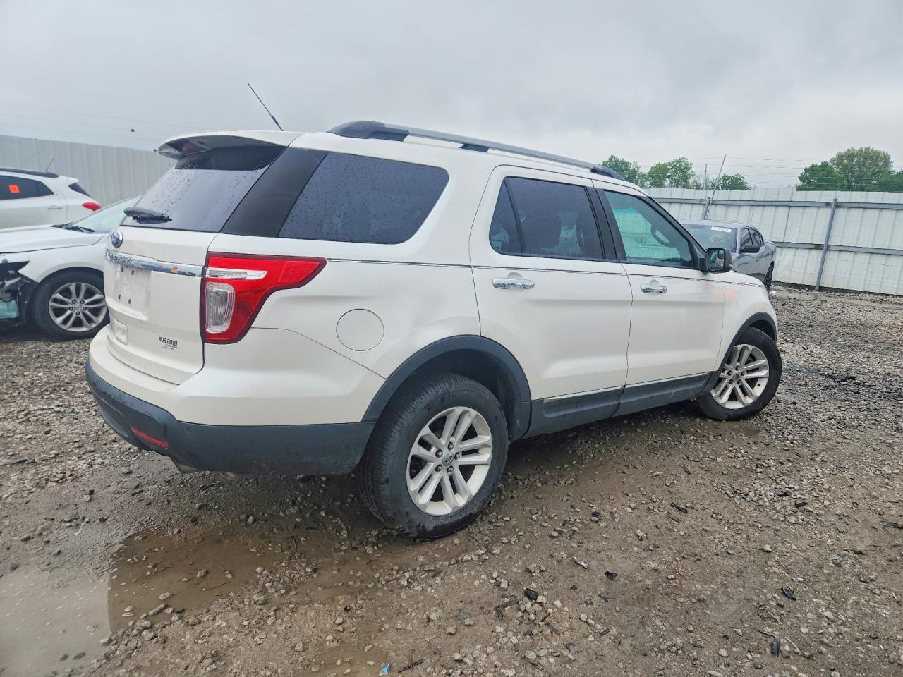 2011 FORD EXPLORER XLT photo 5