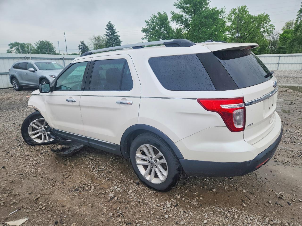 2011 FORD EXPLORER XLT photo 3