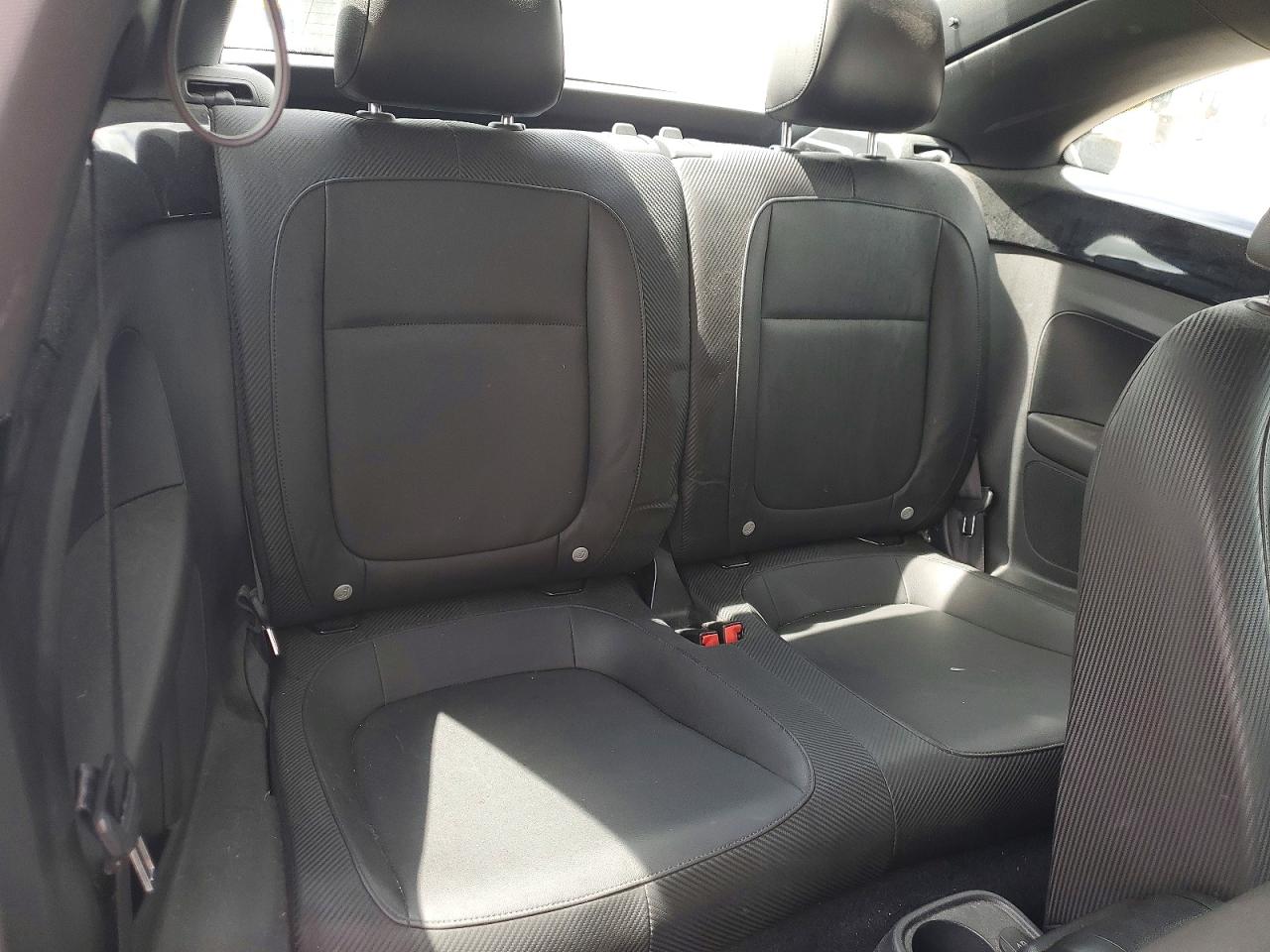 2013 VOLKSWAGEN BEETLE photo 28