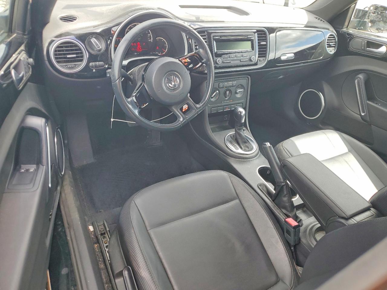 2013 VOLKSWAGEN BEETLE photo 22