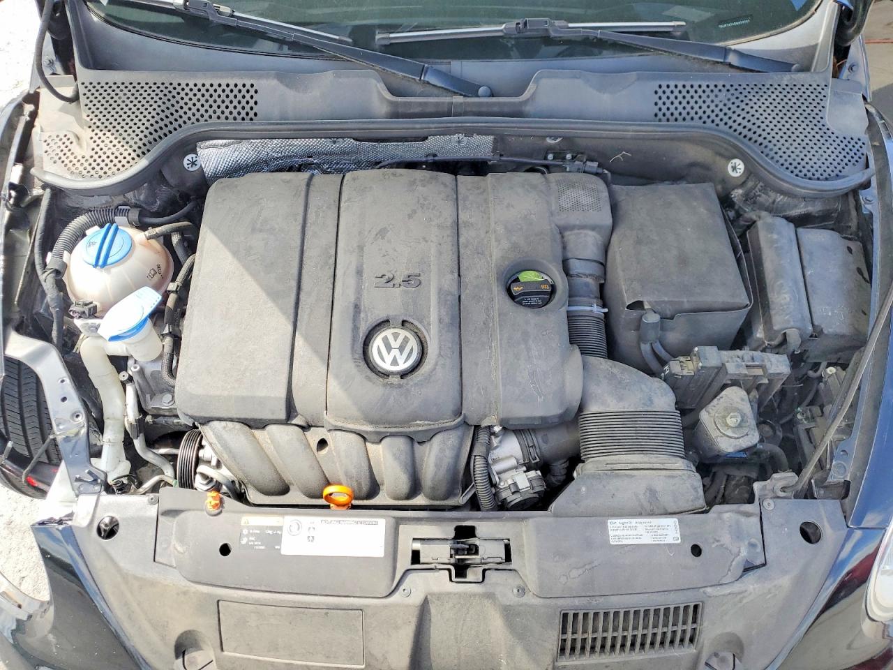 2013 VOLKSWAGEN BEETLE photo 31