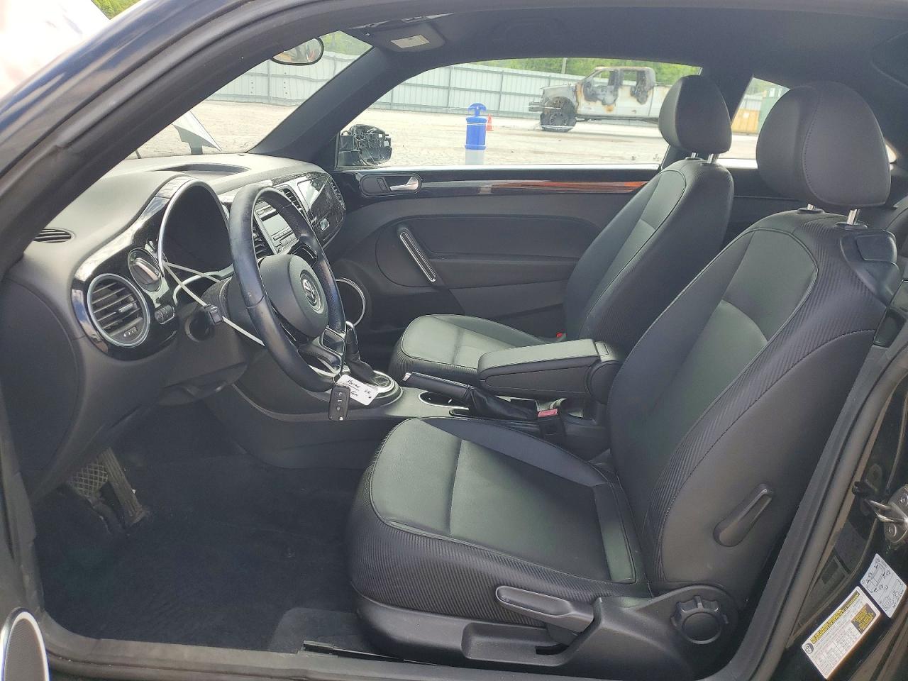 2013 VOLKSWAGEN BEETLE photo 19