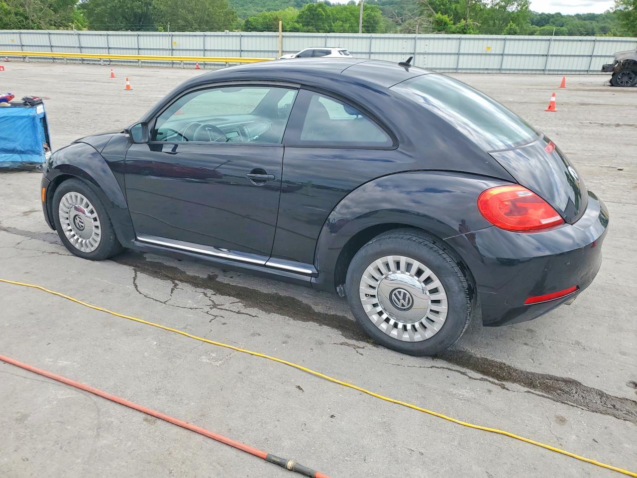 2013 VOLKSWAGEN BEETLE photo 4