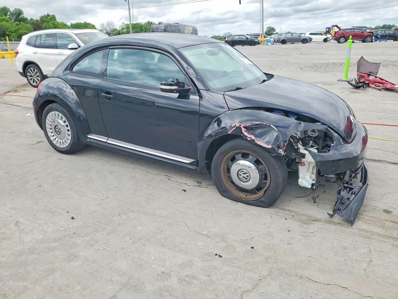 2013 VOLKSWAGEN BEETLE photo 10