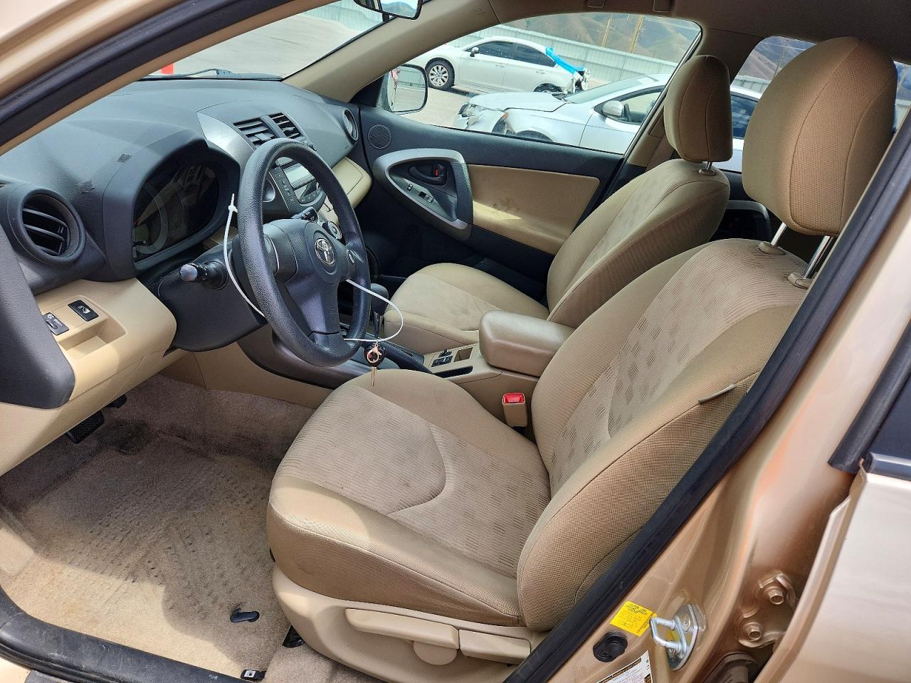 2011 TOYOTA RAV4 BASE photo 13