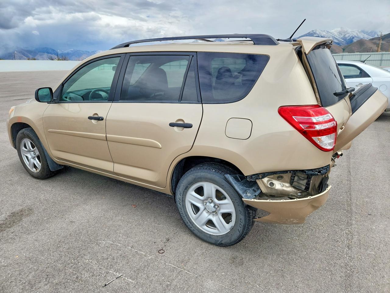 2011 TOYOTA RAV4 BASE photo 3