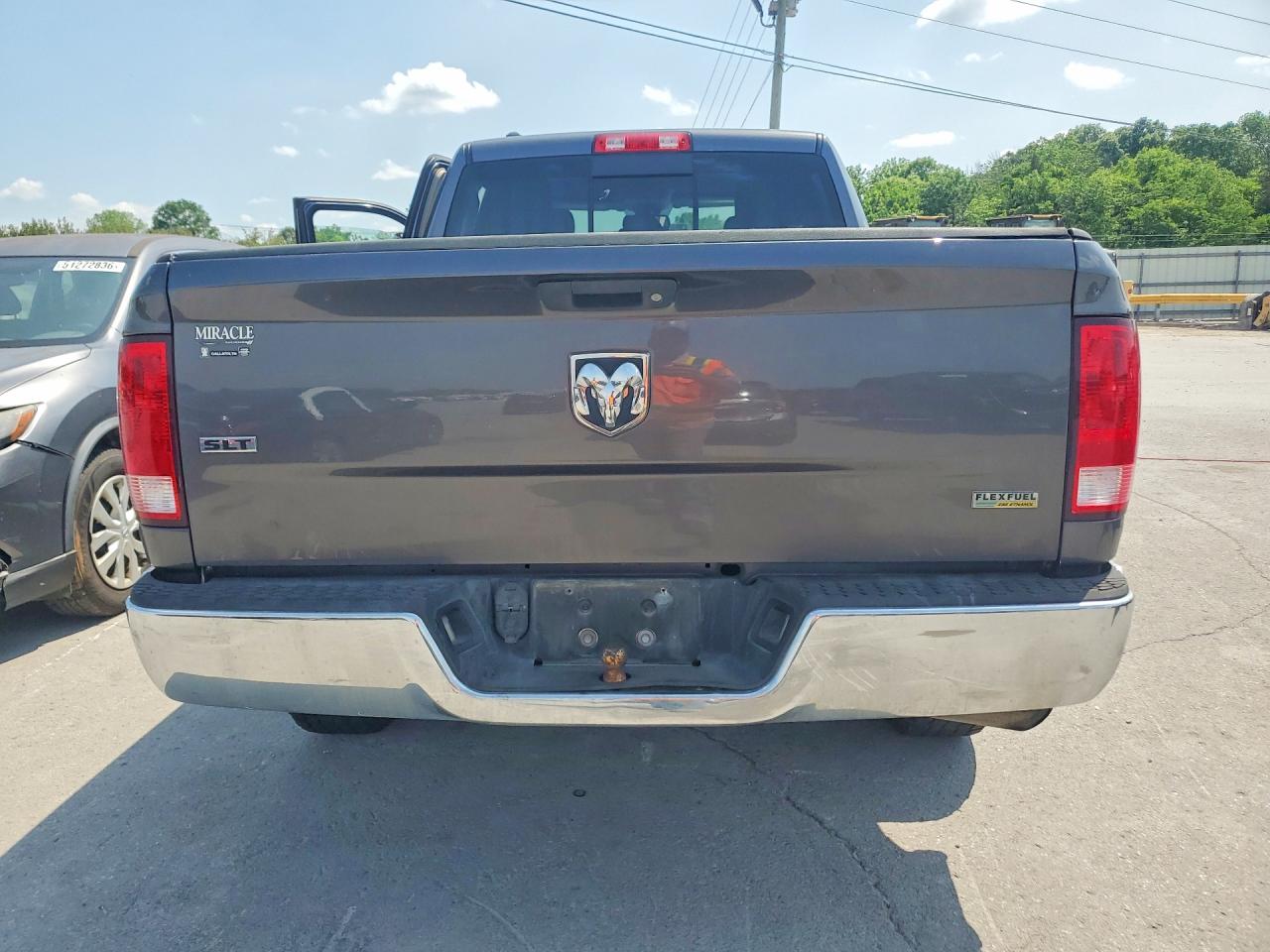 2016 RAM 1500 SLT photo 11