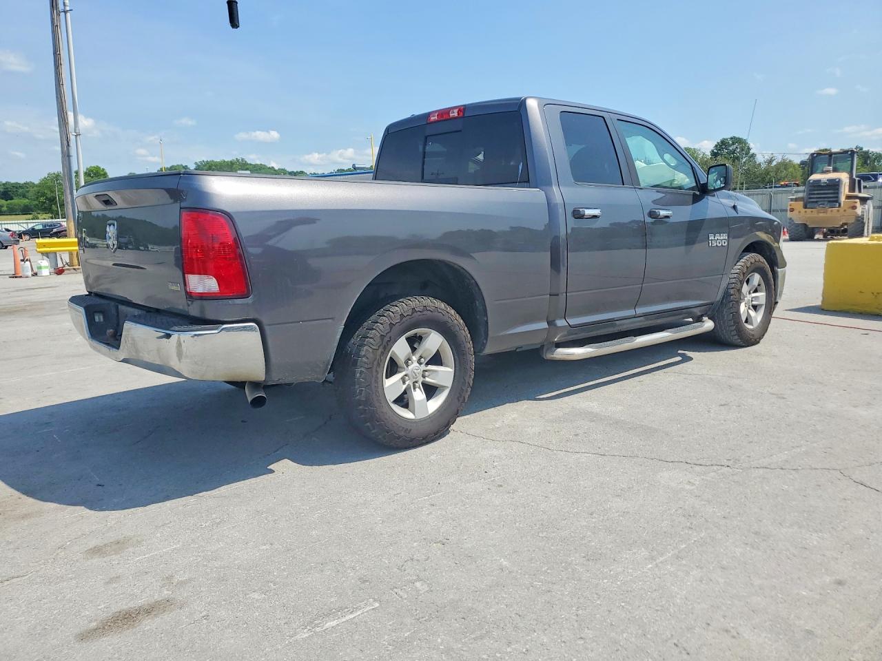 2016 RAM 1500 SLT photo 5