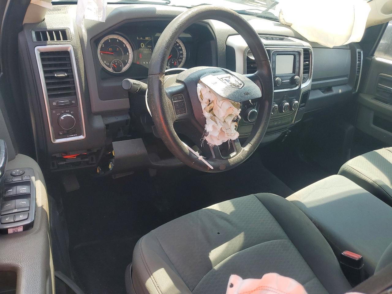 2016 RAM 1500 SLT photo 15