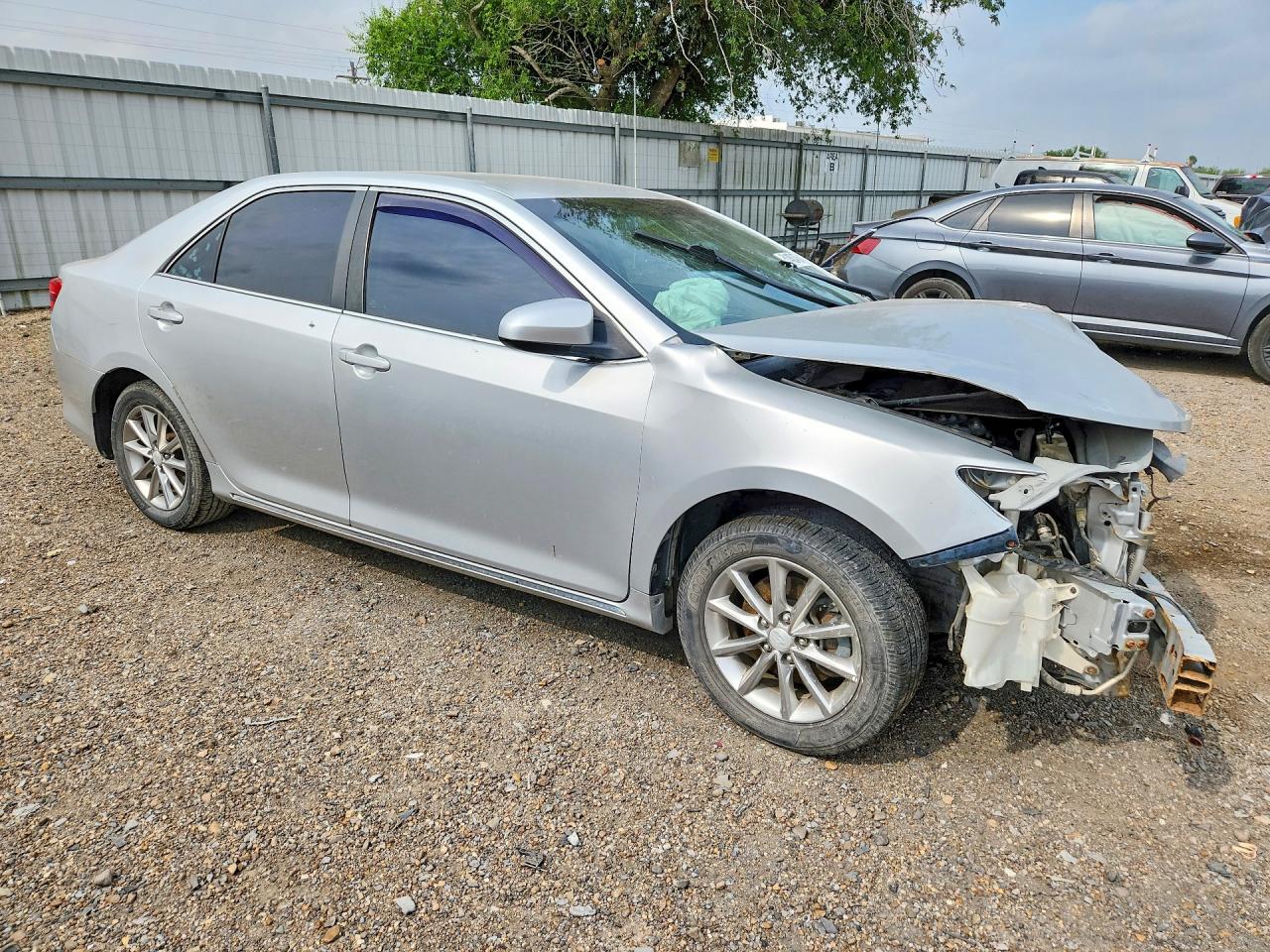 2014 TOYOTA CAMRY LE photo 7