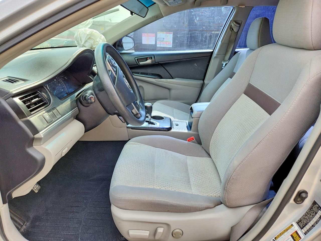 2014 TOYOTA CAMRY LE photo 13