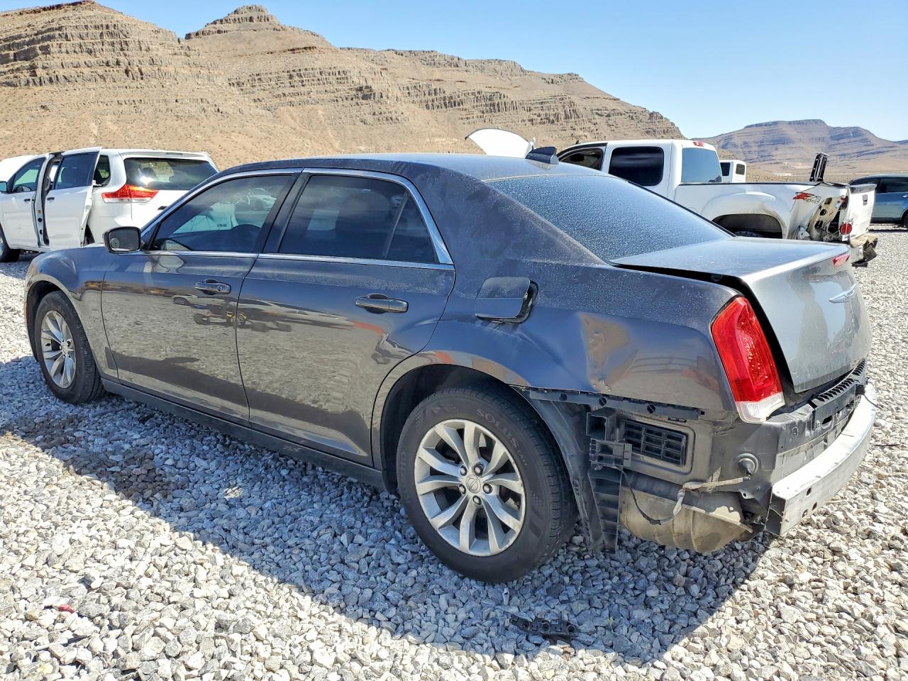2015 CHRYSLER 300 photo 4