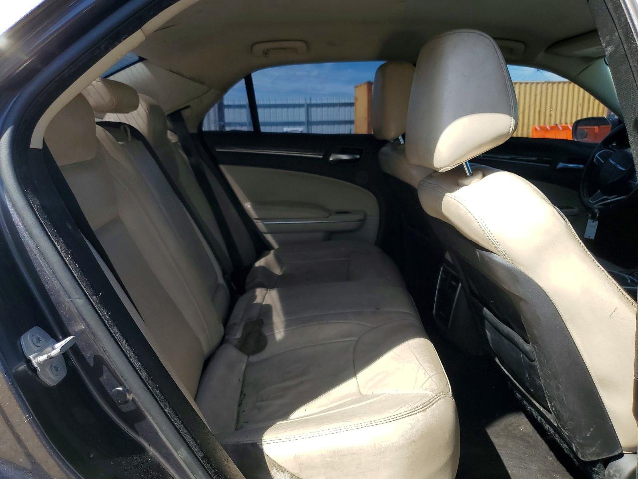 2015 CHRYSLER 300 photo 28