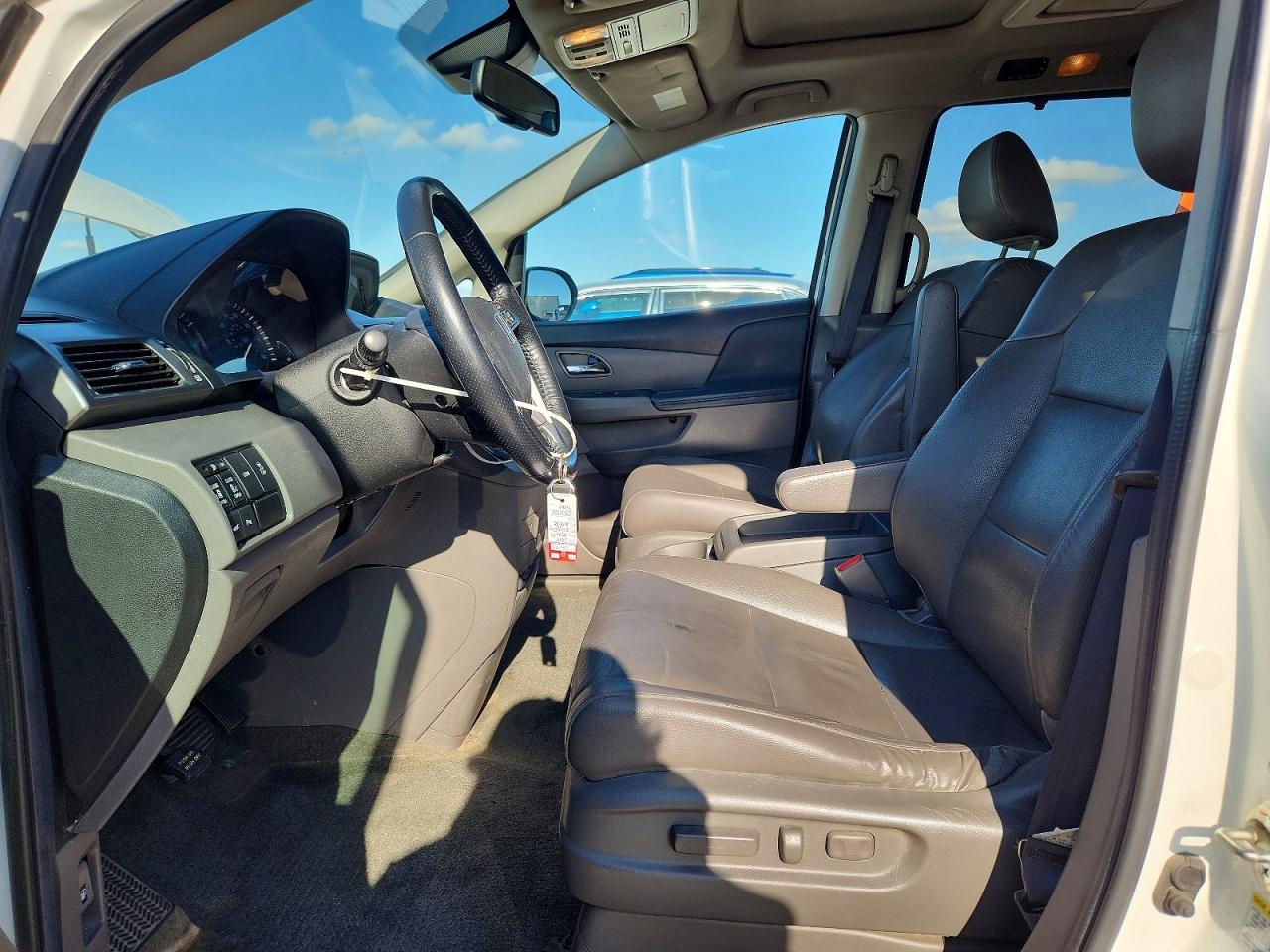 2014 HONDA ODYSSEY TOURING photo 13