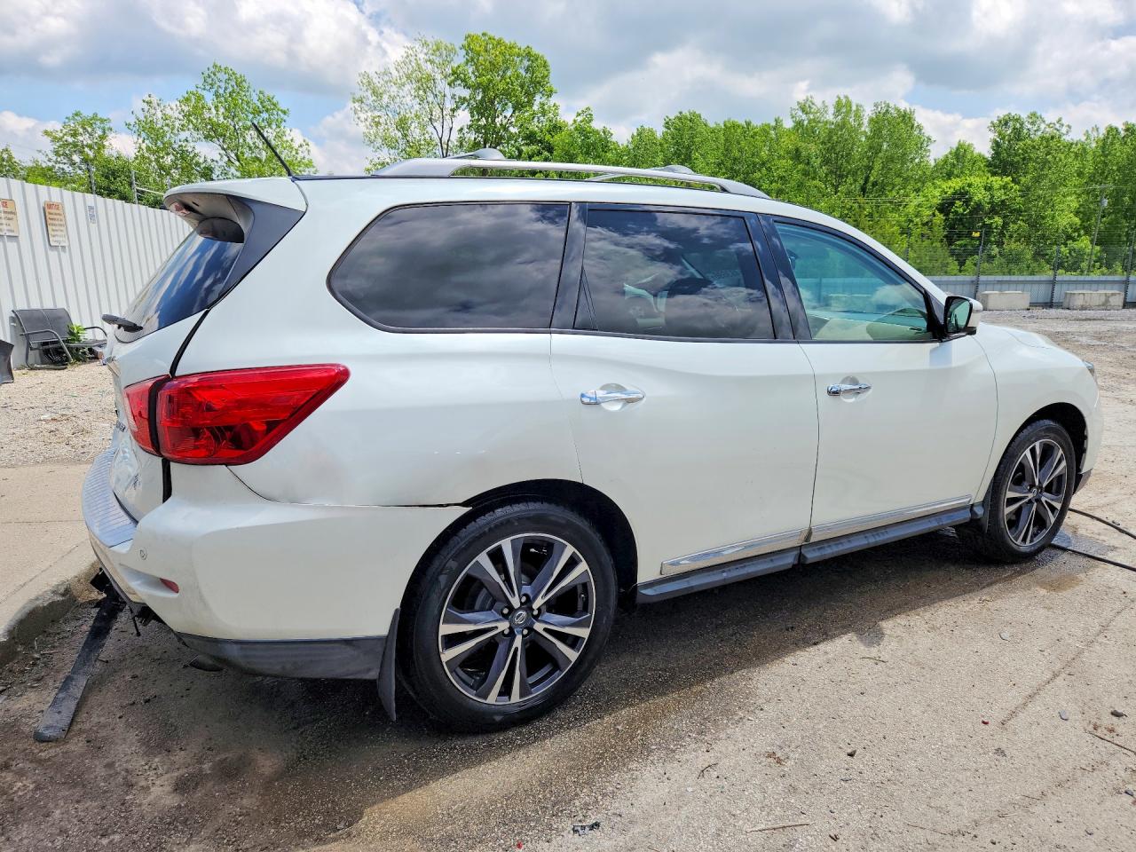 2017 NISSAN PATHFINDER PLATINUM photo 5