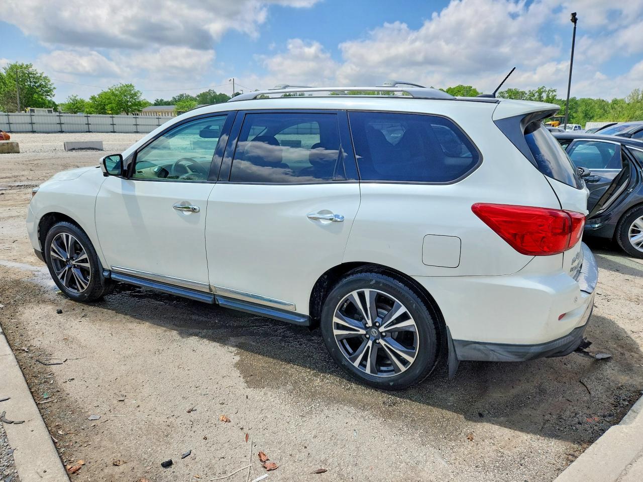 2017 NISSAN PATHFINDER PLATINUM photo 3