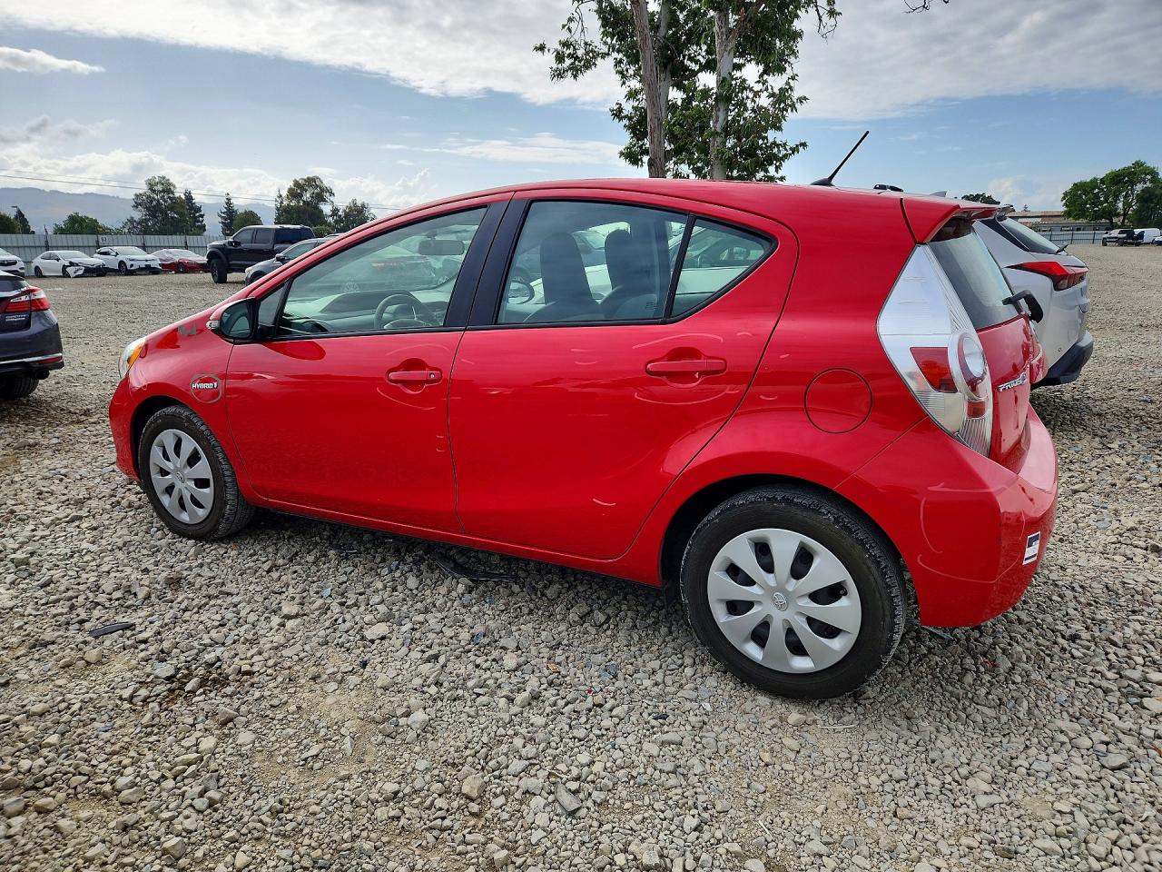 2014 TOYOTA PRIUS C ONE photo 2