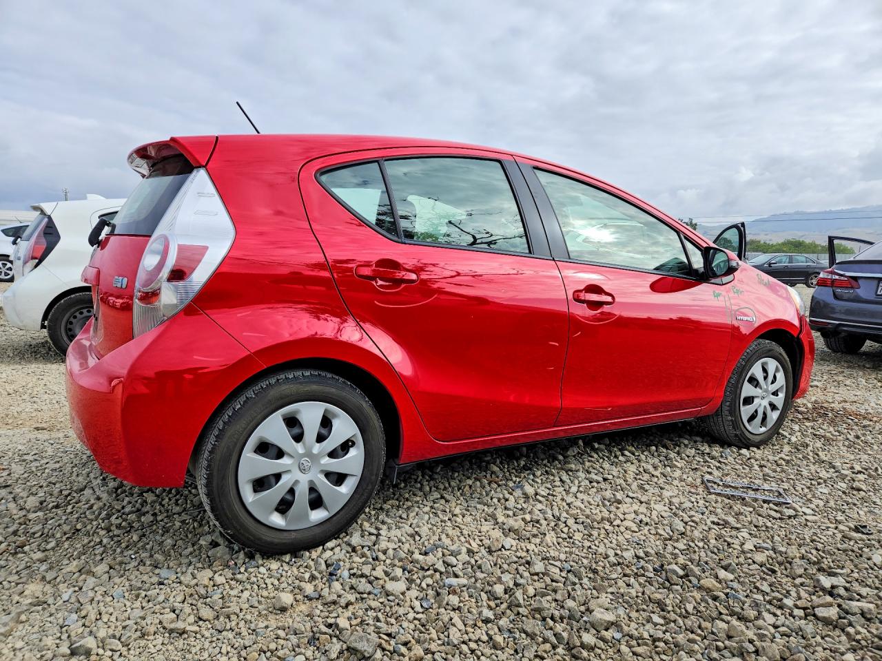 2014 TOYOTA PRIUS C ONE photo 3